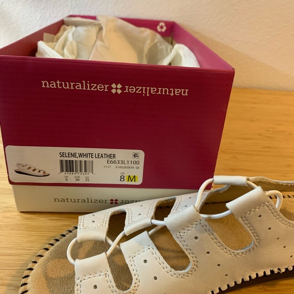 White sandal. Easily adjustable. Great comfort.  Never worn. Size 8 - Picture 2 of 3